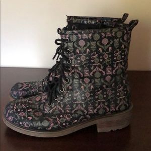 ModCloth boots size 39
